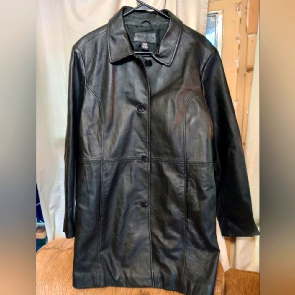 Vintage Women's Black Genuine Leather jacket